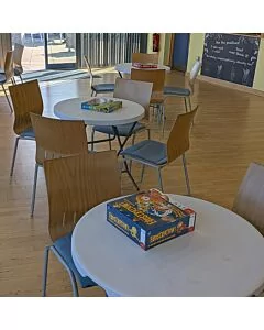 2ft 8in round banqueting table